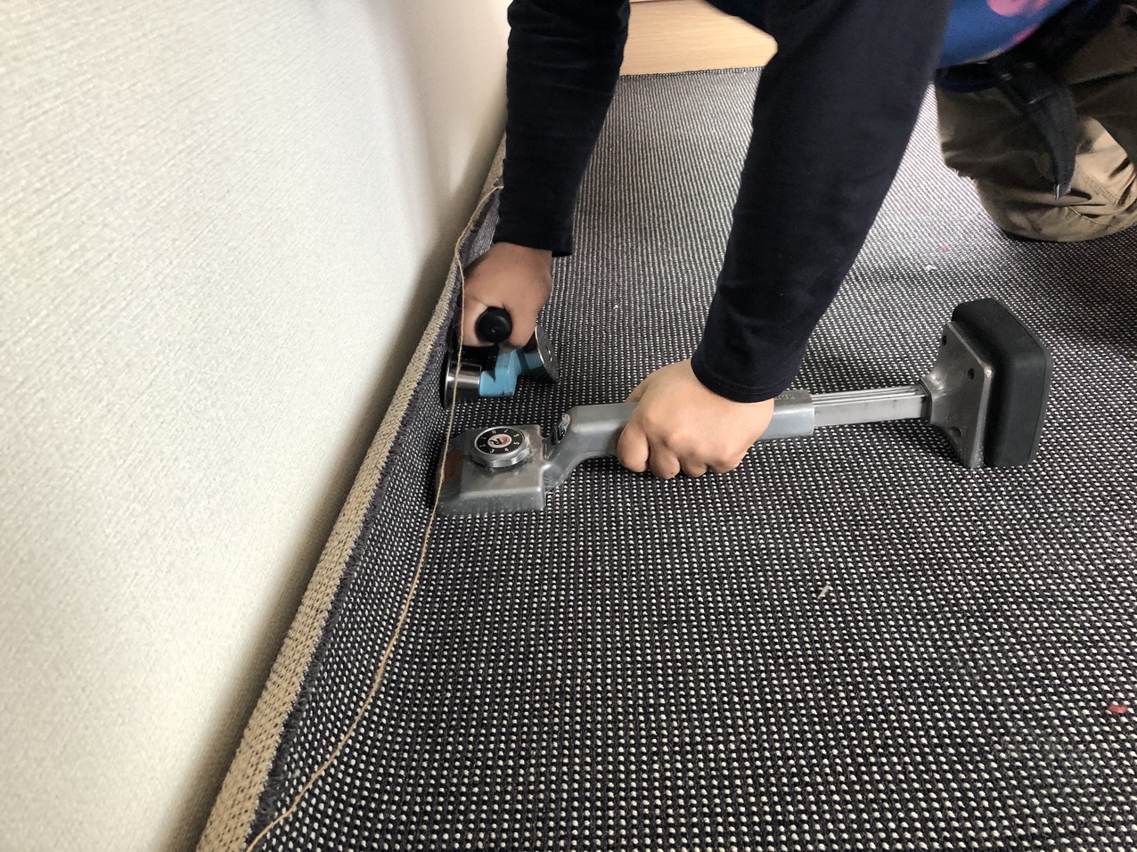 敷き込みカーペットの施工 フェルトグリッパー工法 Hotta Carpet